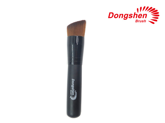 Liquid foundation makeup brush