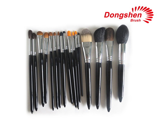 Natural Hair wood handle makeup brush set